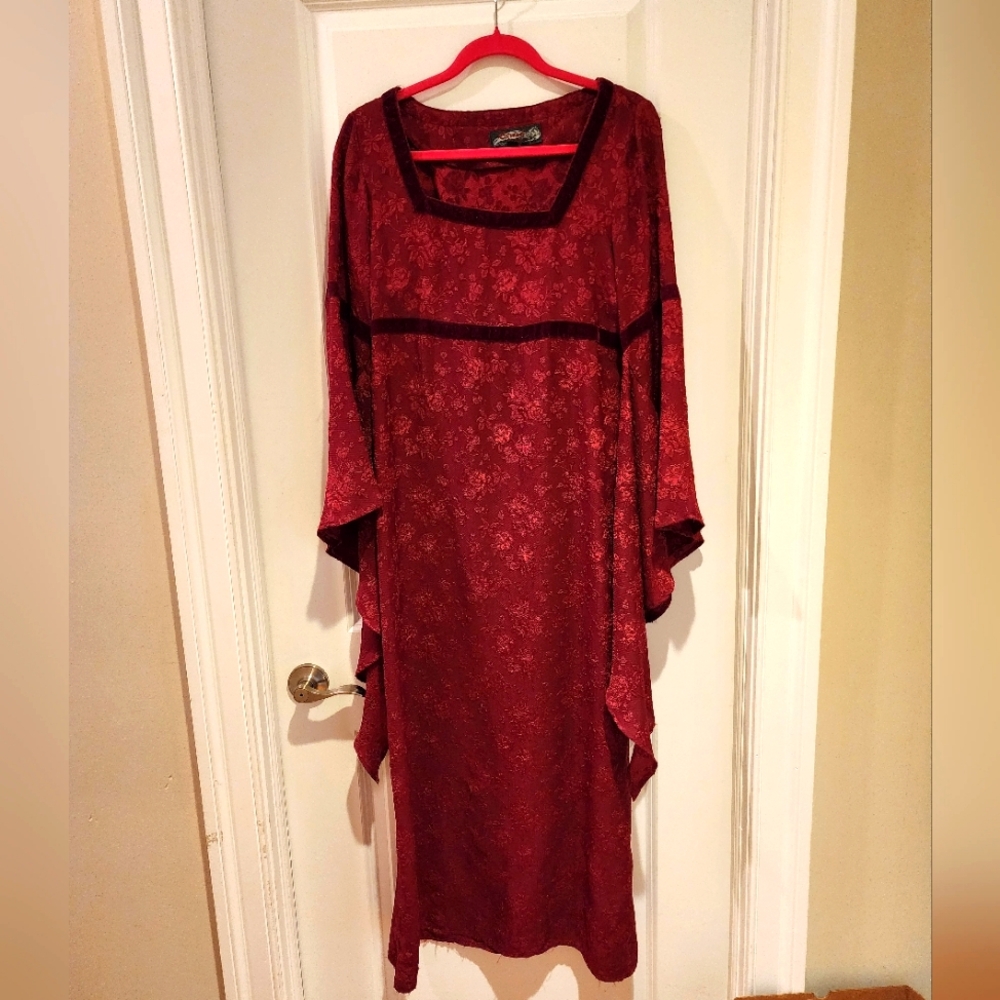 Eternal Love Medieval Gown - Mulberry Wine